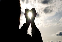 查配资炒股:手机上买股票怎么操作-9月1日港股收盘：恒指涨2.15% 阿里巴巴领涨成分股